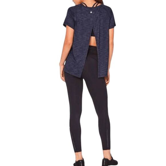 NWOT LULULEMON ATHLETICA Back In Action Short Sleeve Size 2 - Picture 2 of 4